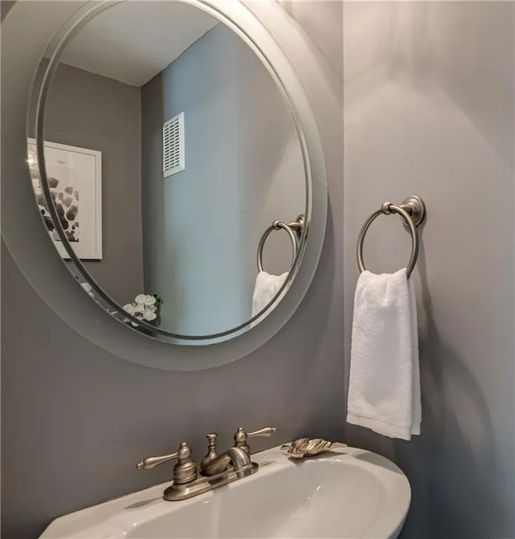 6940 Roswell Road Unit 17c, Sandy Springs, Georgia 30328, 2 Bedrooms Bedrooms, ,1 BathroomBathrooms,Residential,Sold,6940 Roswell Road Unit 17c,6836903