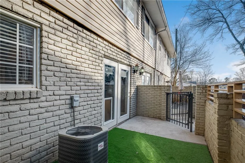 6940 Roswell Road Unit 17c, Sandy Springs, Georgia 30328, 2 Bedrooms Bedrooms, ,1 BathroomBathrooms,Residential,Sold,6940 Roswell Road Unit 17c,6836903