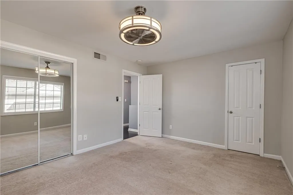 6940 Roswell Road Unit 17c, Sandy Springs, Georgia 30328, 2 Bedrooms Bedrooms, ,1 BathroomBathrooms,Residential,Sold,6940 Roswell Road Unit 17c,6836903