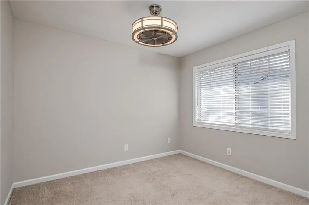 6940 Roswell Road Unit 17c, Sandy Springs, Georgia 30328, 2 Bedrooms Bedrooms, ,1 BathroomBathrooms,Residential,Sold,6940 Roswell Road Unit 17c,6836903