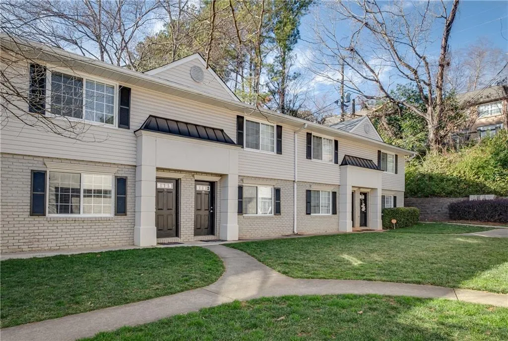 6940 Roswell Road Unit 17c, Sandy Springs, Georgia 30328, 2 Bedrooms Bedrooms, ,1 BathroomBathrooms,Residential,Sold,6940 Roswell Road Unit 17c,6836903