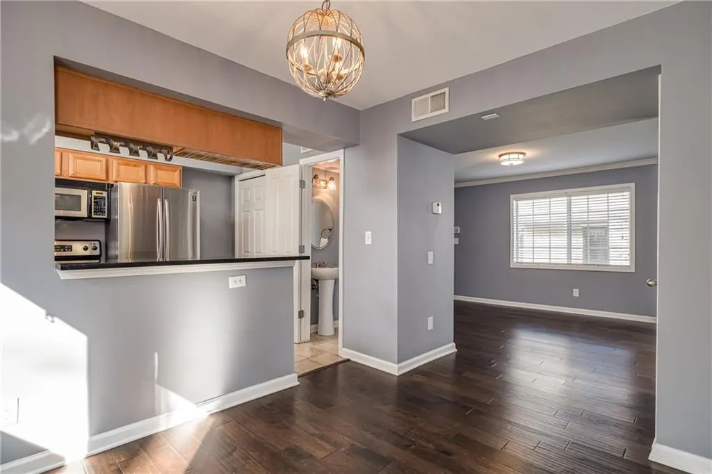 6940 Roswell Road Unit 17c, Sandy Springs, Georgia 30328, 2 Bedrooms Bedrooms, ,1 BathroomBathrooms,Residential,Sold,6940 Roswell Road Unit 17c,6836903