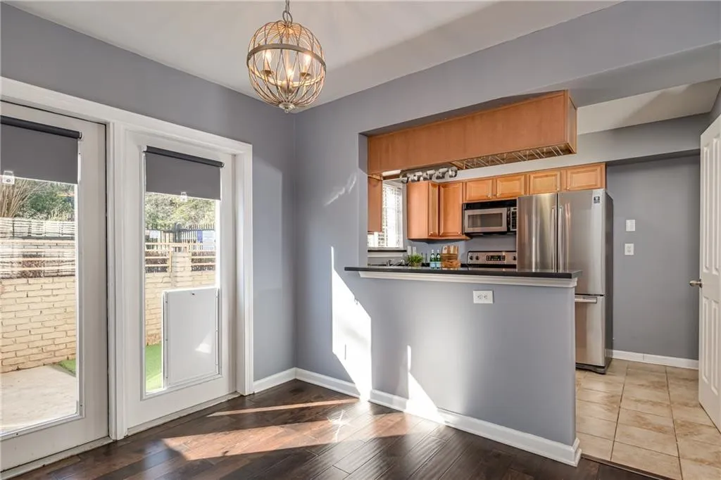 6940 Roswell Road Unit 17c, Sandy Springs, Georgia 30328, 2 Bedrooms Bedrooms, ,1 BathroomBathrooms,Residential,Sold,6940 Roswell Road Unit 17c,6836903