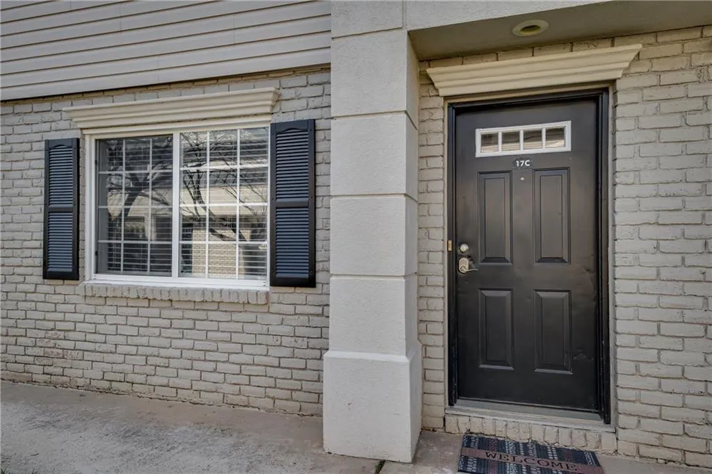 6940 Roswell Road Unit 17c, Sandy Springs, Georgia 30328, 2 Bedrooms Bedrooms, ,1 BathroomBathrooms,Residential,Sold,6940 Roswell Road Unit 17c,6836903