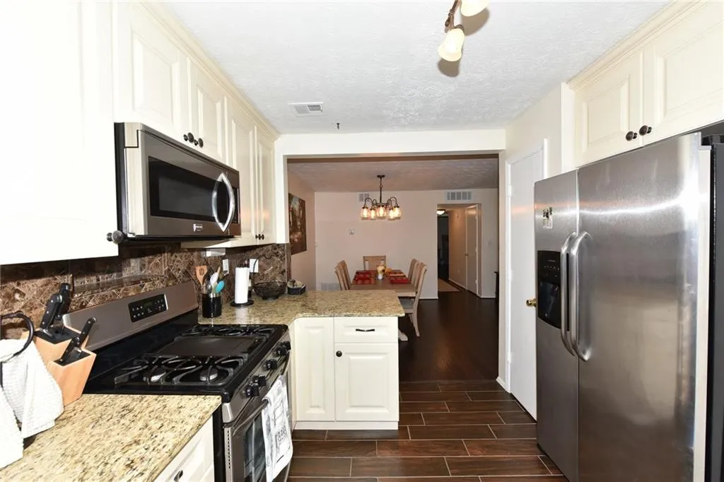 908 Woodcliff Drive Unit 908, Sandy Springs, Georgia 30350, 2 Bedrooms Bedrooms, ,2 BathroomsBathrooms,Residential,Sold,908 Woodcliff Drive Unit 908,6119411