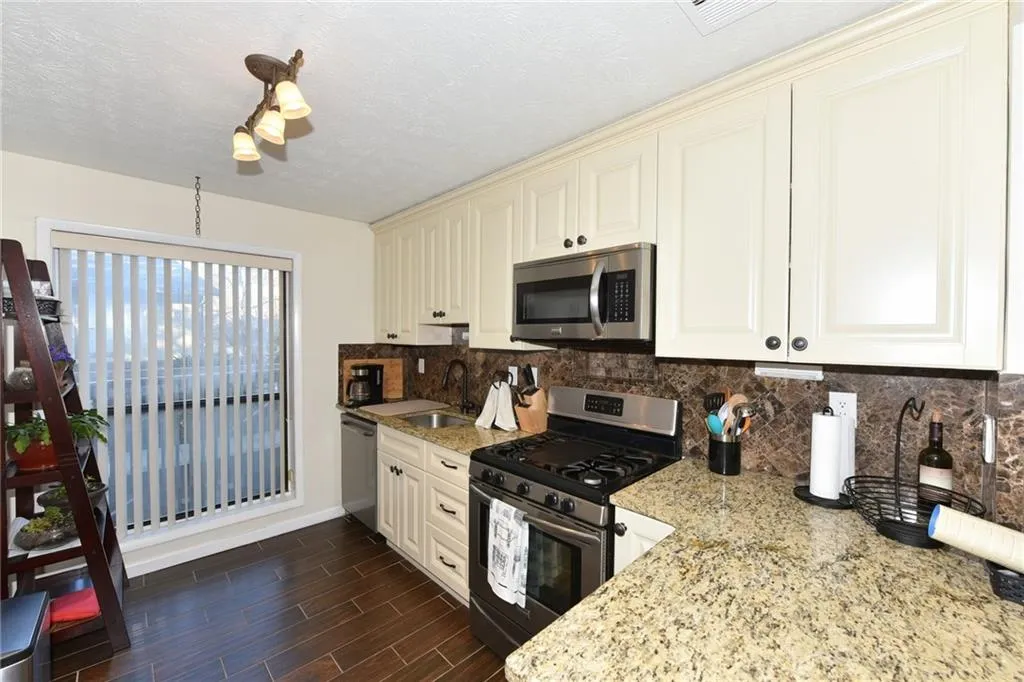908 Woodcliff Drive Unit 908, Sandy Springs, Georgia 30350, 2 Bedrooms Bedrooms, ,2 BathroomsBathrooms,Residential,Sold,908 Woodcliff Drive Unit 908,6119411