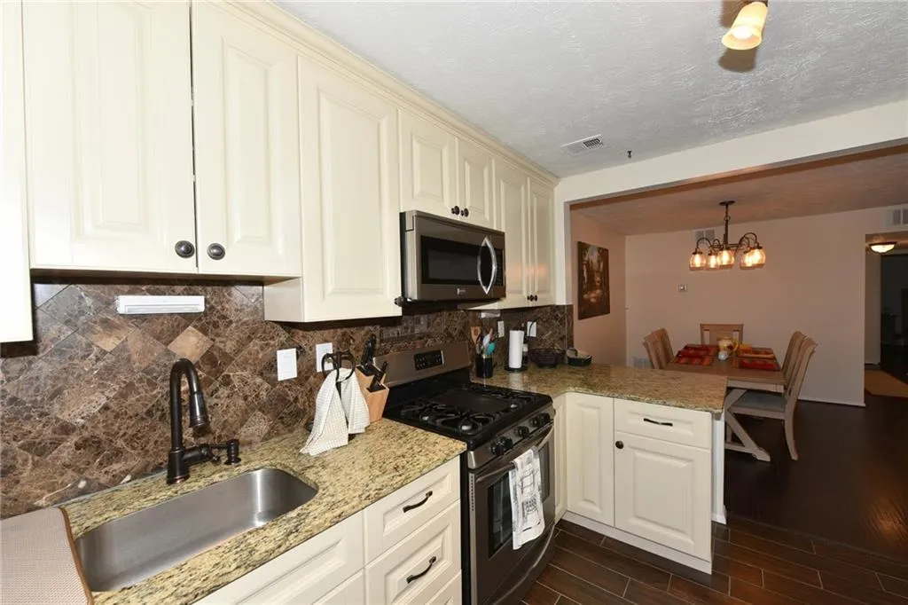 908 Woodcliff Drive Unit 908, Sandy Springs, Georgia 30350, 2 Bedrooms Bedrooms, ,2 BathroomsBathrooms,Residential,Sold,908 Woodcliff Drive Unit 908,6119411