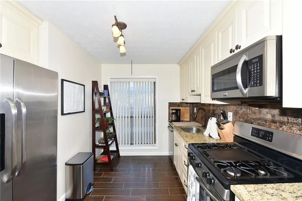 908 Woodcliff Drive Unit 908, Sandy Springs, Georgia 30350, 2 Bedrooms Bedrooms, ,2 BathroomsBathrooms,Residential,Sold,908 Woodcliff Drive Unit 908,6119411