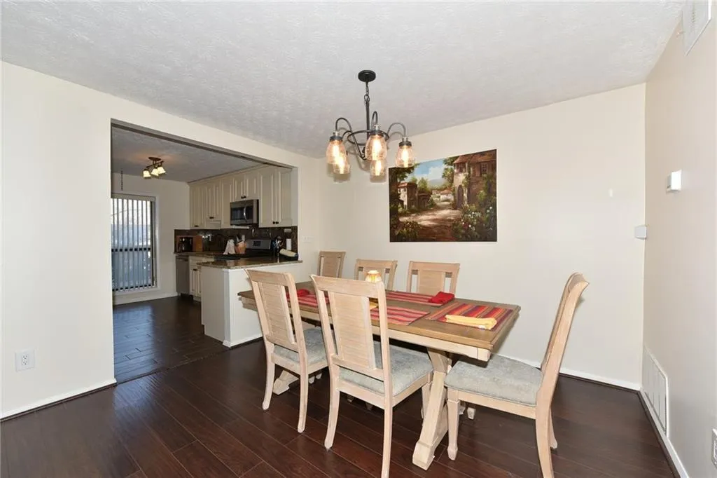 908 Woodcliff Drive Unit 908, Sandy Springs, Georgia 30350, 2 Bedrooms Bedrooms, ,2 BathroomsBathrooms,Residential,Sold,908 Woodcliff Drive Unit 908,6119411