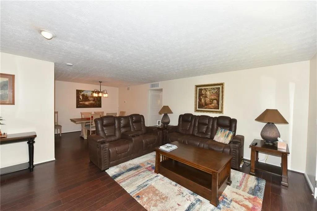 908 Woodcliff Drive Unit 908, Sandy Springs, Georgia 30350, 2 Bedrooms Bedrooms, ,2 BathroomsBathrooms,Residential,Sold,908 Woodcliff Drive Unit 908,6119411