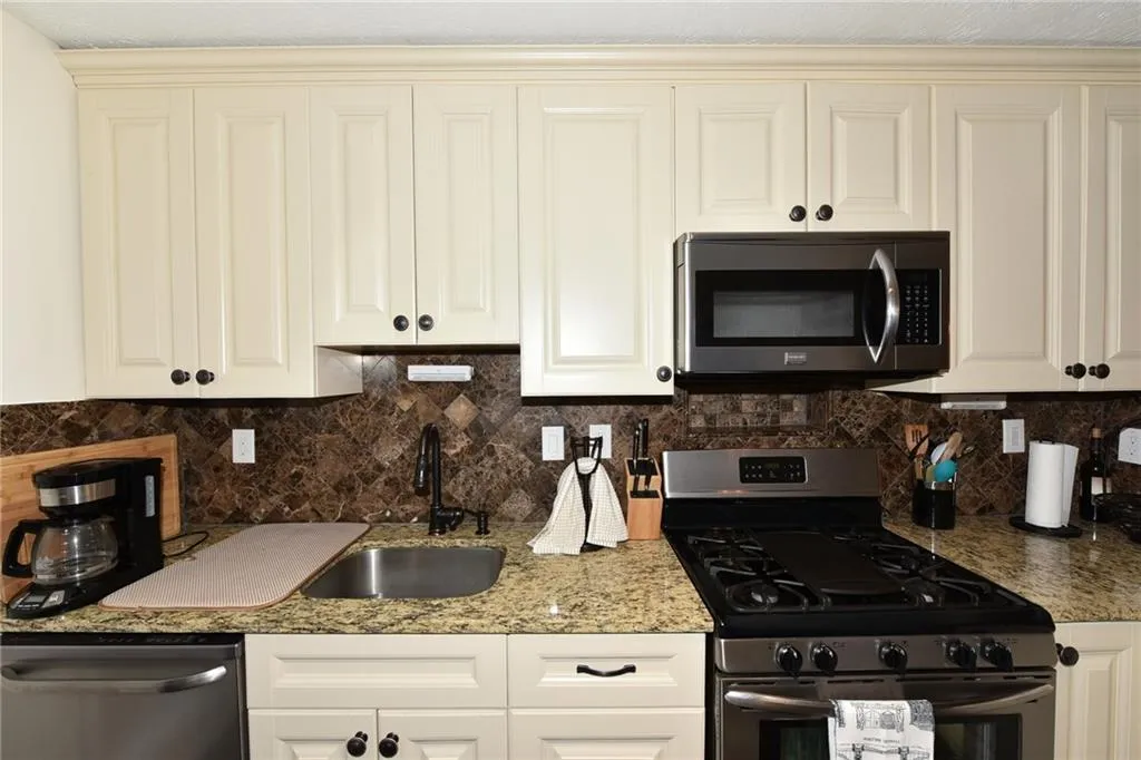 908 Woodcliff Drive Unit 908, Sandy Springs, Georgia 30350, 2 Bedrooms Bedrooms, ,2 BathroomsBathrooms,Residential,Sold,908 Woodcliff Drive Unit 908,6119411
