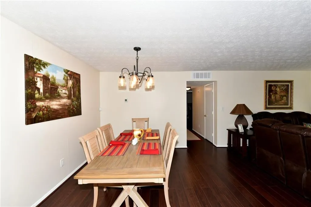 908 Woodcliff Drive Unit 908, Sandy Springs, Georgia 30350, 2 Bedrooms Bedrooms, ,2 BathroomsBathrooms,Residential,Sold,908 Woodcliff Drive Unit 908,6119411