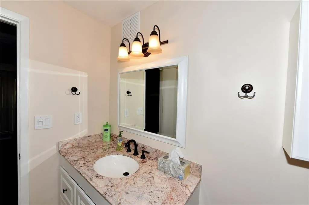908 Woodcliff Drive Unit 908, Sandy Springs, Georgia 30350, 2 Bedrooms Bedrooms, ,2 BathroomsBathrooms,Residential,Sold,908 Woodcliff Drive Unit 908,6119411