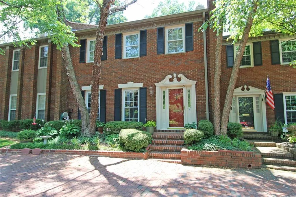 5243 Glenridge Drive, Sandy Springs, Georgia 30342, 3 Bedrooms Bedrooms, ,2 BathroomsBathrooms,Residential,Sold,5243 Glenridge Drive,5705835