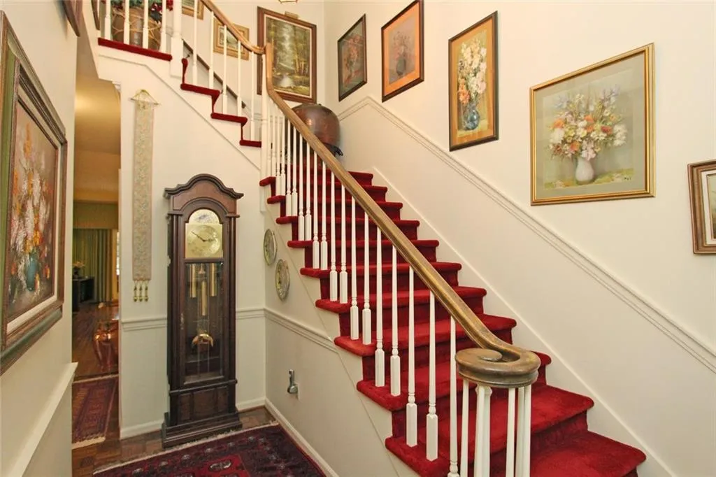 5243 Glenridge Drive, Sandy Springs, Georgia 30342, 3 Bedrooms Bedrooms, ,2 BathroomsBathrooms,Residential,Sold,5243 Glenridge Drive,5705835