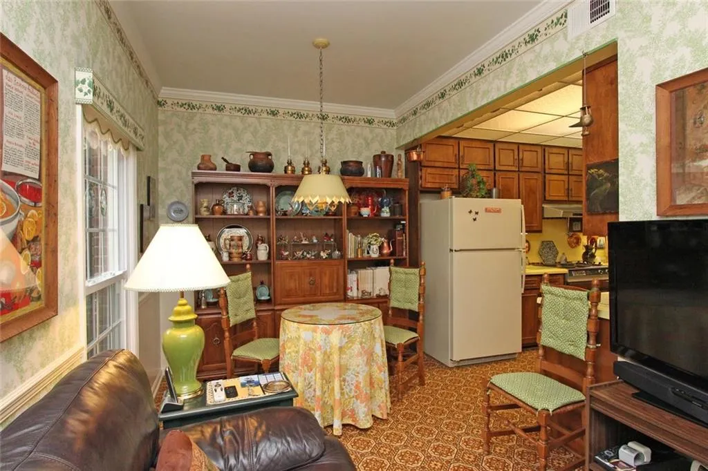 5243 Glenridge Drive, Sandy Springs, Georgia 30342, 3 Bedrooms Bedrooms, ,2 BathroomsBathrooms,Residential,Sold,5243 Glenridge Drive,5705835