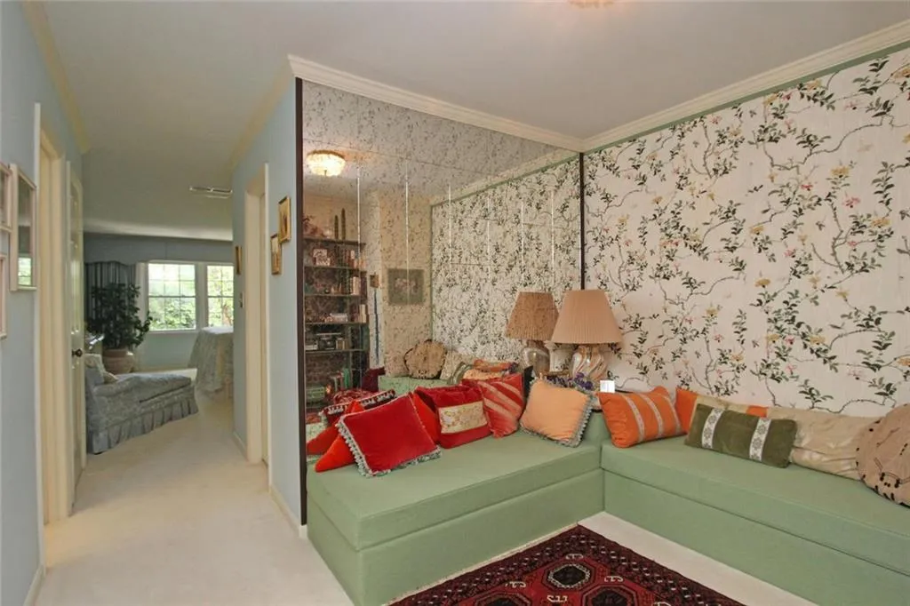 5243 Glenridge Drive, Sandy Springs, Georgia 30342, 3 Bedrooms Bedrooms, ,2 BathroomsBathrooms,Residential,Sold,5243 Glenridge Drive,5705835