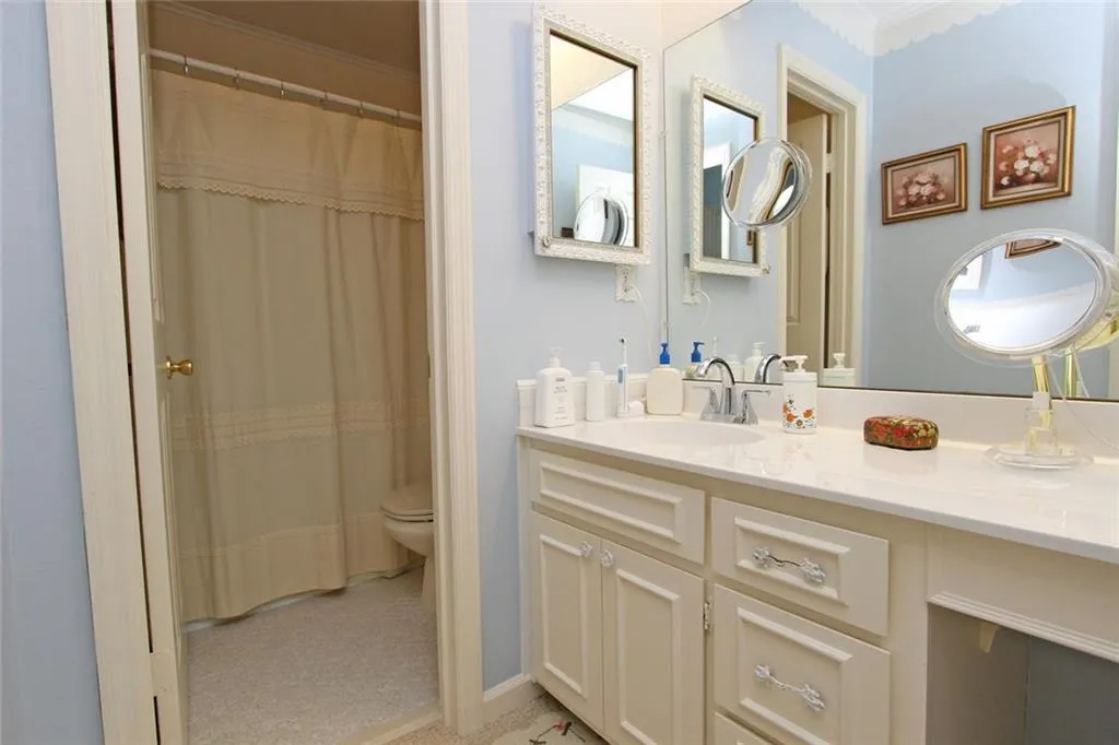 5243 Glenridge Drive, Sandy Springs, Georgia 30342, 3 Bedrooms Bedrooms, ,2 BathroomsBathrooms,Residential,Sold,5243 Glenridge Drive,5705835