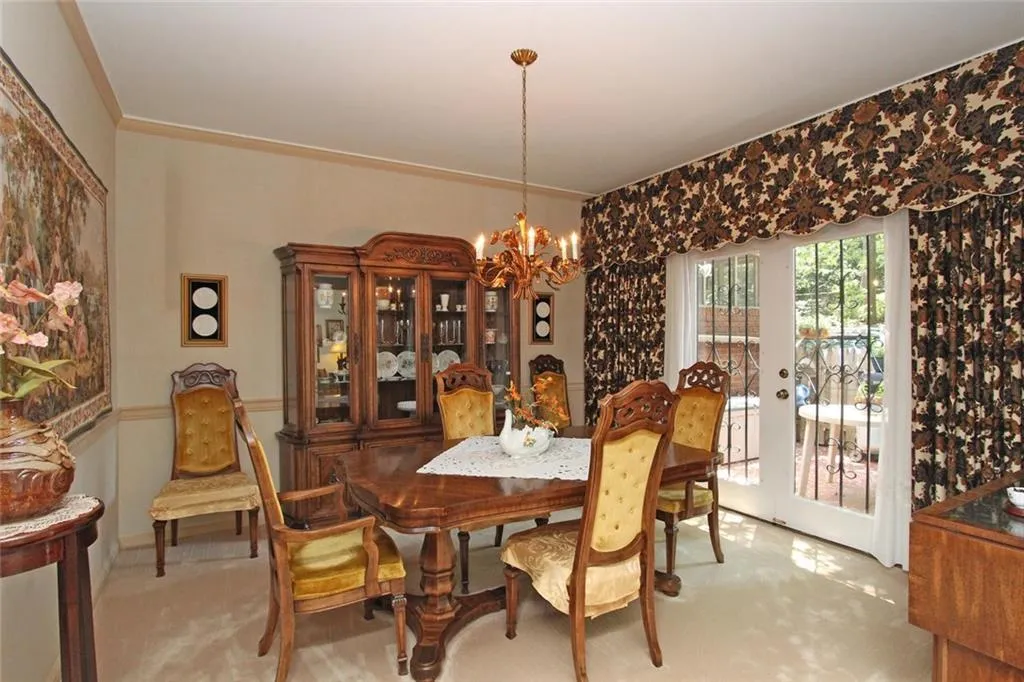 5243 Glenridge Drive, Sandy Springs, Georgia 30342, 3 Bedrooms Bedrooms, ,2 BathroomsBathrooms,Residential,Sold,5243 Glenridge Drive,5705835