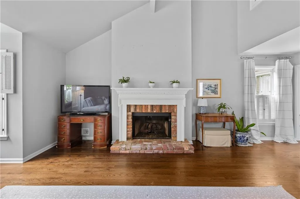 1055 Club Place Ne, Atlanta, Georgia 30319, 3 Bedrooms Bedrooms, 0 ,2 BathroomsBathrooms,Residential,For Sale,1055 Club Place Ne,7852371