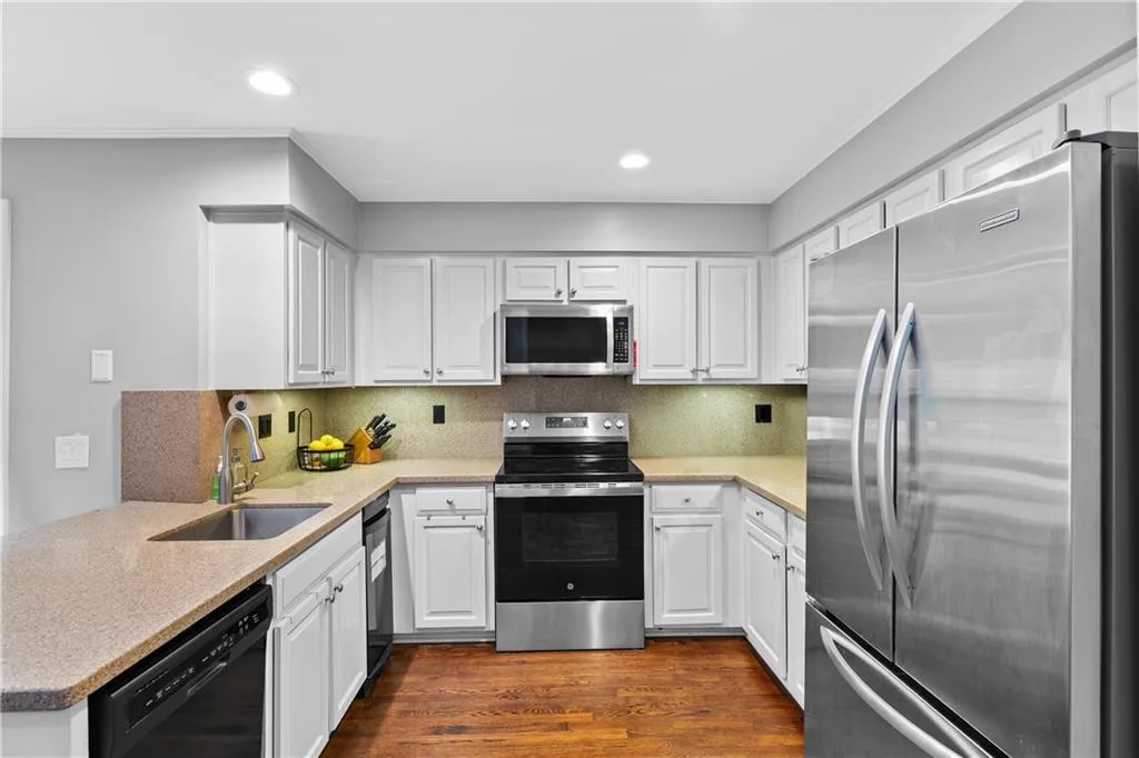 1055 Club Place Ne, Atlanta, Georgia 30319, 3 Bedrooms Bedrooms, 0 ,2 BathroomsBathrooms,Residential,For Sale,1055 Club Place Ne,7852371