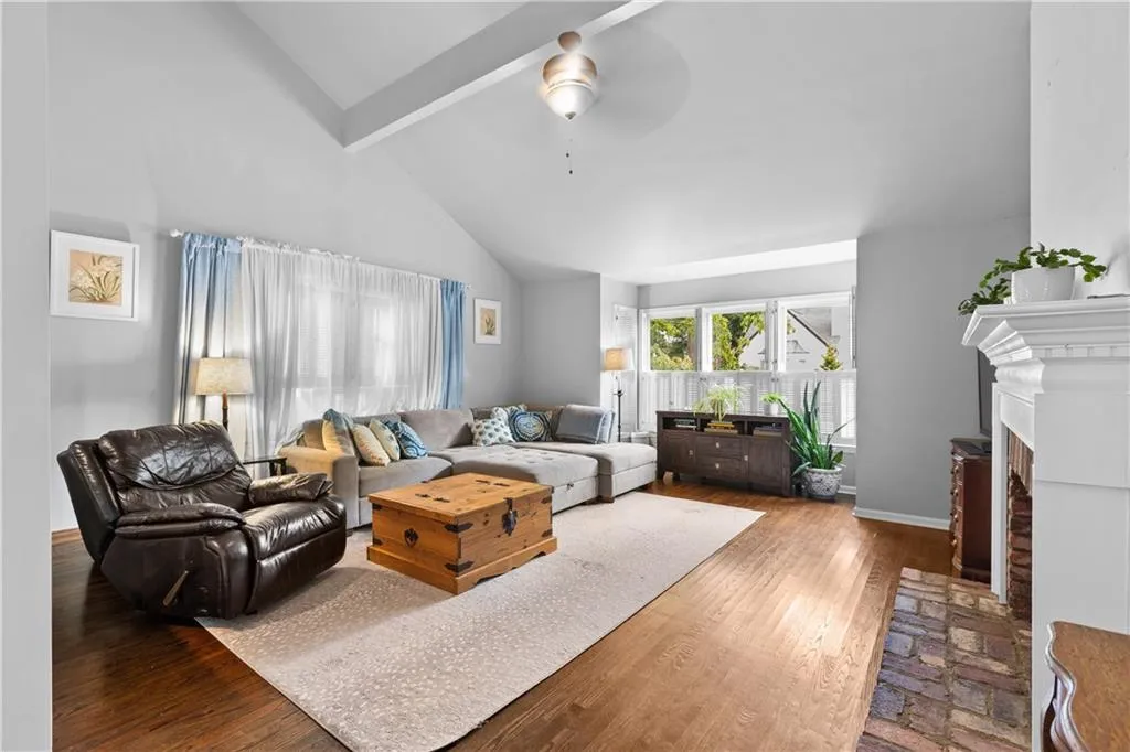 1055 Club Place Ne, Atlanta, Georgia 30319, 3 Bedrooms Bedrooms, 0 ,2 BathroomsBathrooms,Residential,For Sale,1055 Club Place Ne,7852371