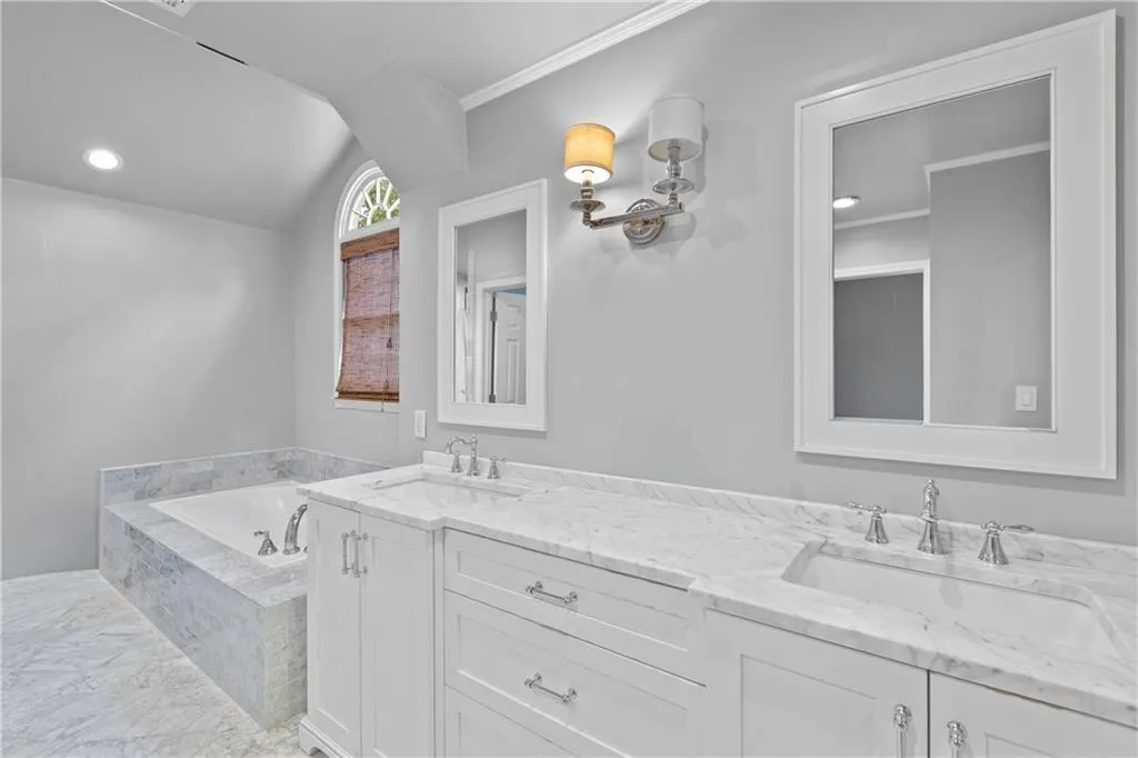 1055 Club Place Ne, Atlanta, Georgia 30319, 3 Bedrooms Bedrooms, 0 ,2 BathroomsBathrooms,Residential,For Sale,1055 Club Place Ne,7852371