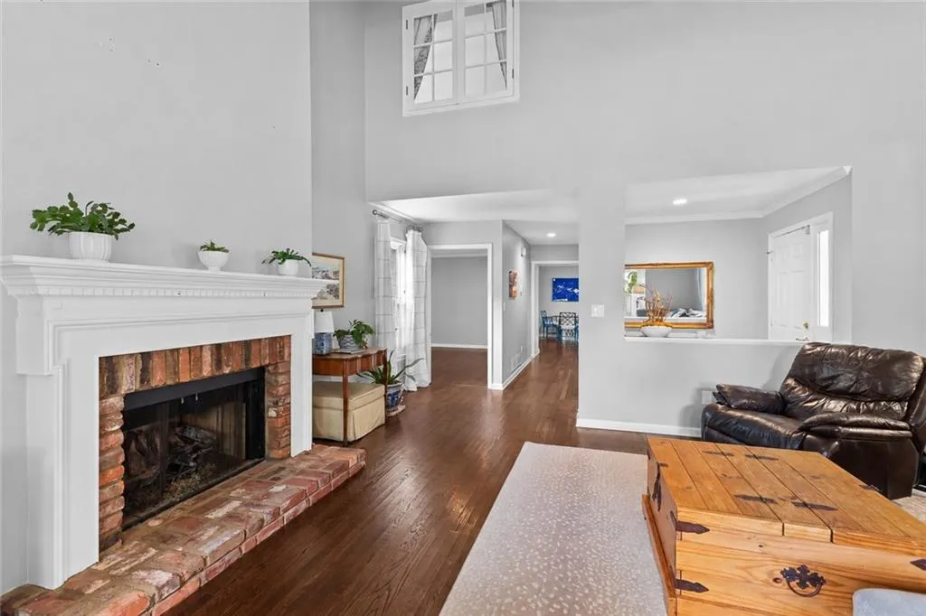 1055 Club Place Ne, Atlanta, Georgia 30319, 3 Bedrooms Bedrooms, 0 ,2 BathroomsBathrooms,Residential,For Sale,1055 Club Place Ne,7852371