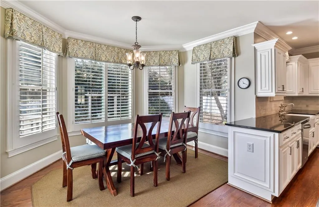 5810 Long Grove Drive, Sandy Springs, Georgia 30328, 5 Bedrooms Bedrooms, ,4 BathroomsBathrooms,Residential,Sold,5810 Long Grove Drive,6825054