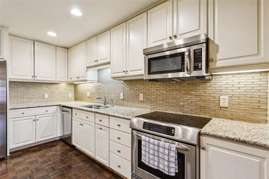 19 Mooregate Square Unit 19, Atlanta, Georgia 30327, 3 Bedrooms Bedrooms, ,2 BathroomsBathrooms,Residential,For Sale,19 Mooregate Square Unit 19,7678659