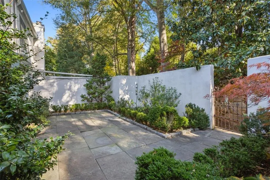 19 Mooregate Square Unit 19, Atlanta, Georgia 30327, 3 Bedrooms Bedrooms, ,2 BathroomsBathrooms,Residential,For Sale,19 Mooregate Square Unit 19,7678659