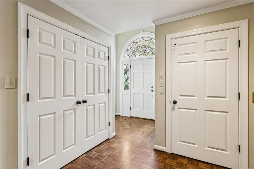 19 Mooregate Square Unit 19, Atlanta, Georgia 30327, 3 Bedrooms Bedrooms, ,2 BathroomsBathrooms,Residential,For Sale,19 Mooregate Square Unit 19,7678659