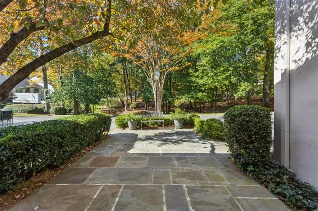 19 Mooregate Square Unit 19, Atlanta, Georgia 30327, 3 Bedrooms Bedrooms, ,2 BathroomsBathrooms,Residential,For Sale,19 Mooregate Square Unit 19,7678659