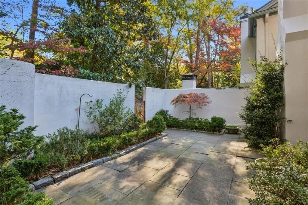 19 Mooregate Square Unit 19, Atlanta, Georgia 30327, 3 Bedrooms Bedrooms, ,2 BathroomsBathrooms,Residential,For Sale,19 Mooregate Square Unit 19,7678659