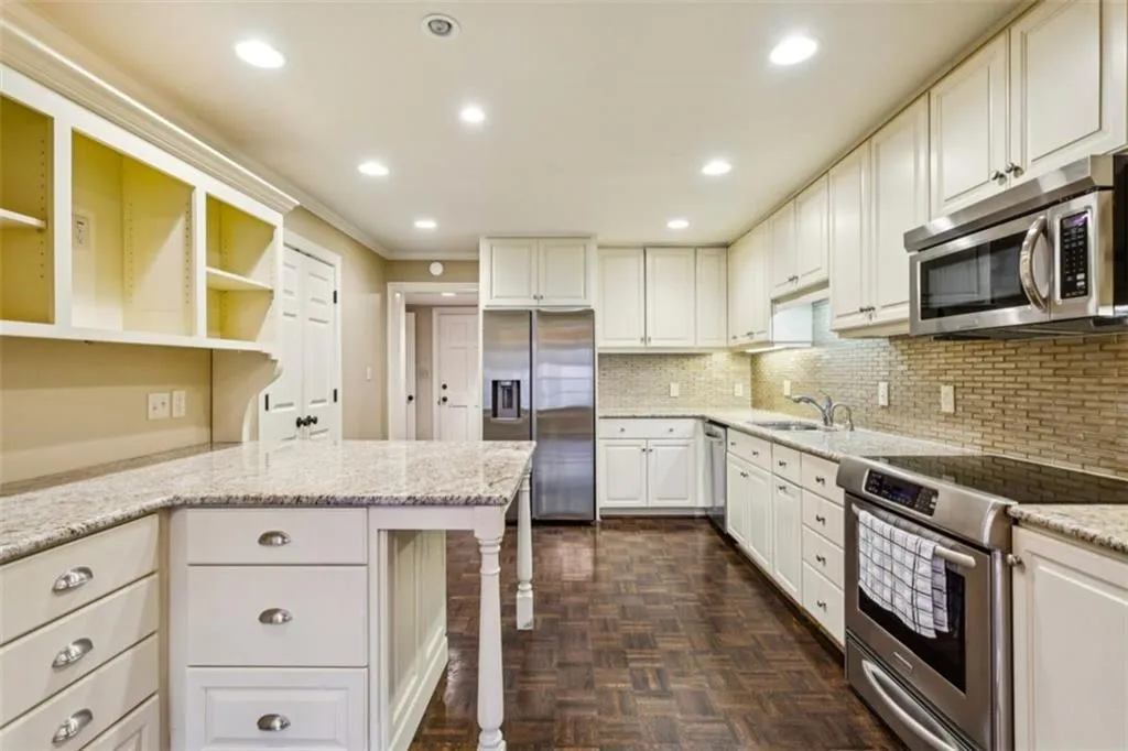 19 Mooregate Square Unit 19, Atlanta, Georgia 30327, 3 Bedrooms Bedrooms, ,2 BathroomsBathrooms,Residential,For Sale,19 Mooregate Square Unit 19,7678659