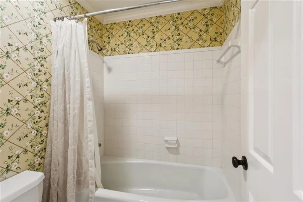 19 Mooregate Square Unit 19, Atlanta, Georgia 30327, 3 Bedrooms Bedrooms, ,2 BathroomsBathrooms,Residential,For Sale,19 Mooregate Square Unit 19,7678659