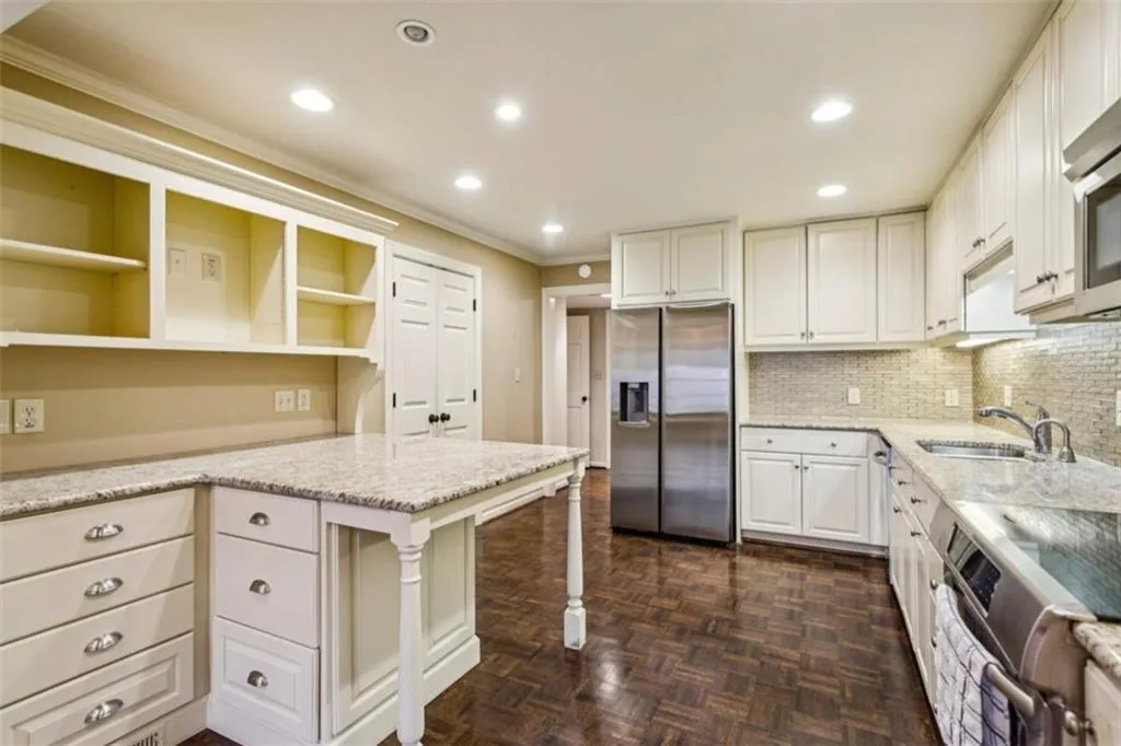 19 Mooregate Square Unit 19, Atlanta, Georgia 30327, 3 Bedrooms Bedrooms, ,2 BathroomsBathrooms,Residential,For Sale,19 Mooregate Square Unit 19,7678659