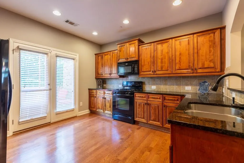 7290 Glisten Avenue Unit 94, Atlanta, Georgia 30328, 3 Bedrooms Bedrooms, ,3 BathroomsBathrooms,Residential,Sold,7290 Glisten Avenue Unit 94,6038177