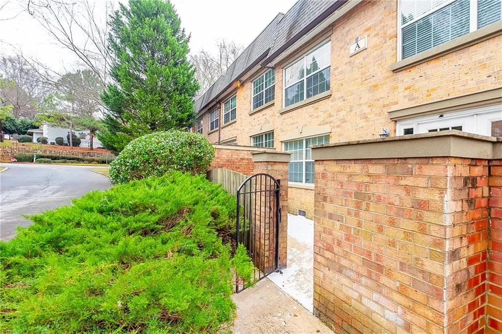 6980 Roswell Road Unit A4, Atlanta, Georgia 30328, 3 Bedrooms Bedrooms, ,2 BathroomsBathrooms,Residential,Sold,6980 Roswell Road Unit A4,6986744