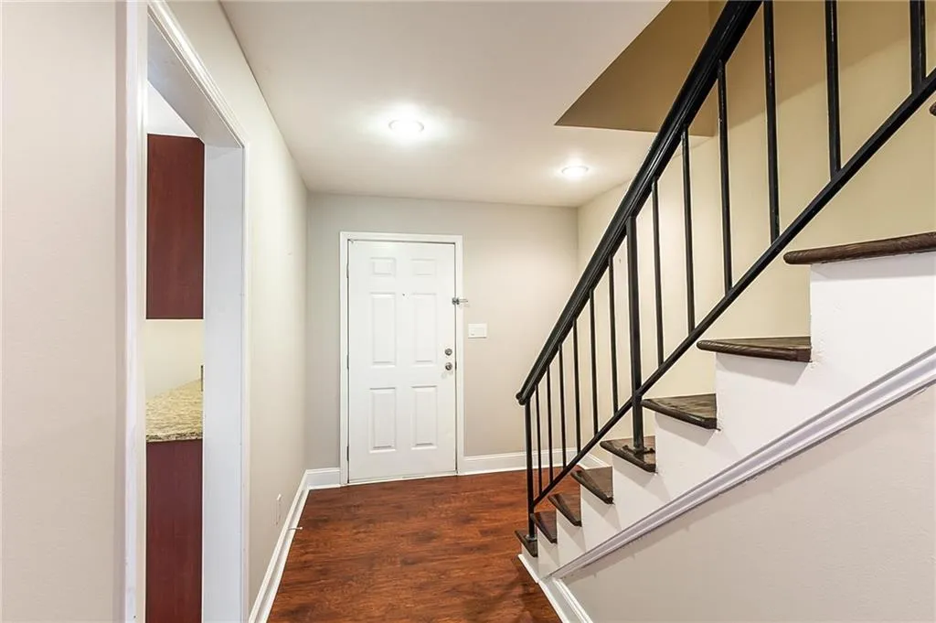6980 Roswell Road Unit A4, Atlanta, Georgia 30328, 3 Bedrooms Bedrooms, ,2 BathroomsBathrooms,Residential,Sold,6980 Roswell Road Unit A4,6986744