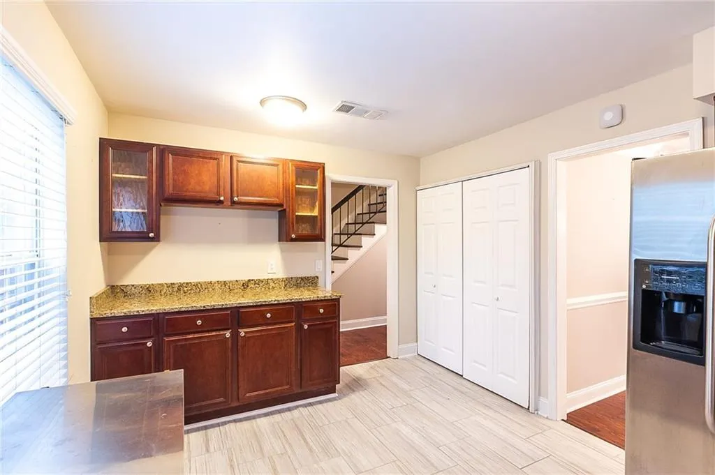 6980 Roswell Road Unit A4, Atlanta, Georgia 30328, 3 Bedrooms Bedrooms, ,2 BathroomsBathrooms,Residential,Sold,6980 Roswell Road Unit A4,6986744