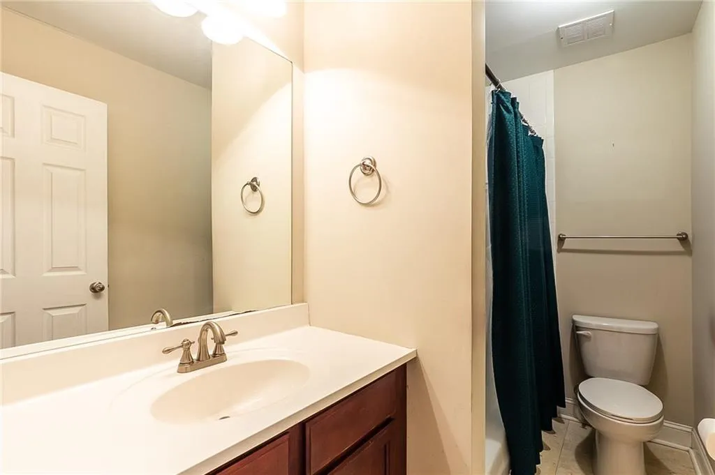6980 Roswell Road Unit A4, Atlanta, Georgia 30328, 3 Bedrooms Bedrooms, ,2 BathroomsBathrooms,Residential,Sold,6980 Roswell Road Unit A4,6986744