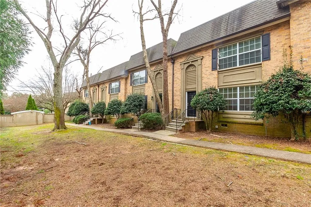 6980 Roswell Road Unit A4, Atlanta, Georgia 30328, 3 Bedrooms Bedrooms, ,2 BathroomsBathrooms,Residential,Sold,6980 Roswell Road Unit A4,6986744