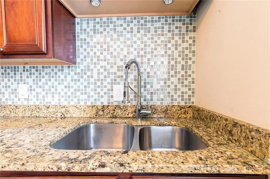 6980 Roswell Road Unit A4, Atlanta, Georgia 30328, 3 Bedrooms Bedrooms, ,2 BathroomsBathrooms,Residential,Sold,6980 Roswell Road Unit A4,6986744