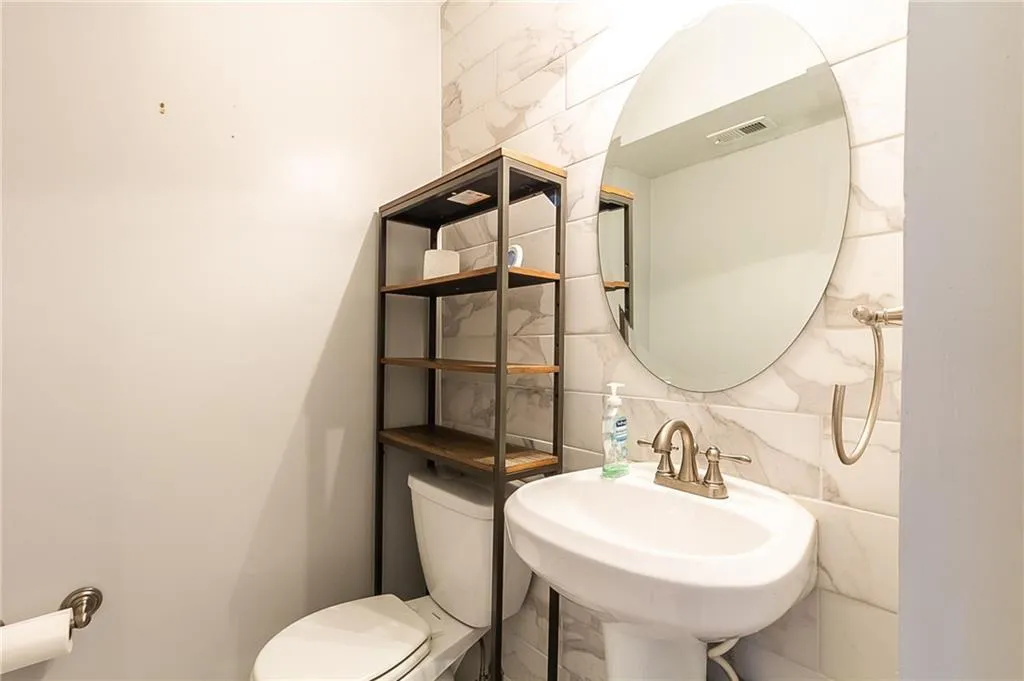 6980 Roswell Road Unit A4, Atlanta, Georgia 30328, 3 Bedrooms Bedrooms, ,2 BathroomsBathrooms,Residential,Sold,6980 Roswell Road Unit A4,6986744