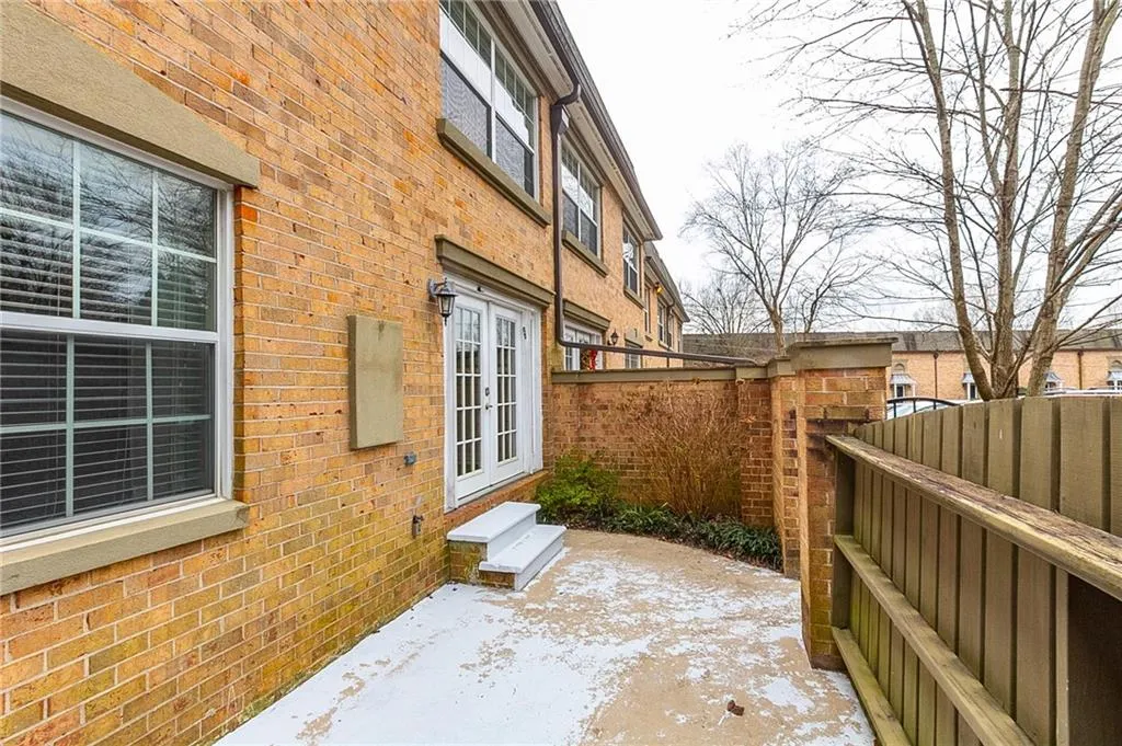 6980 Roswell Road Unit A4, Atlanta, Georgia 30328, 3 Bedrooms Bedrooms, ,2 BathroomsBathrooms,Residential,Sold,6980 Roswell Road Unit A4,6986744