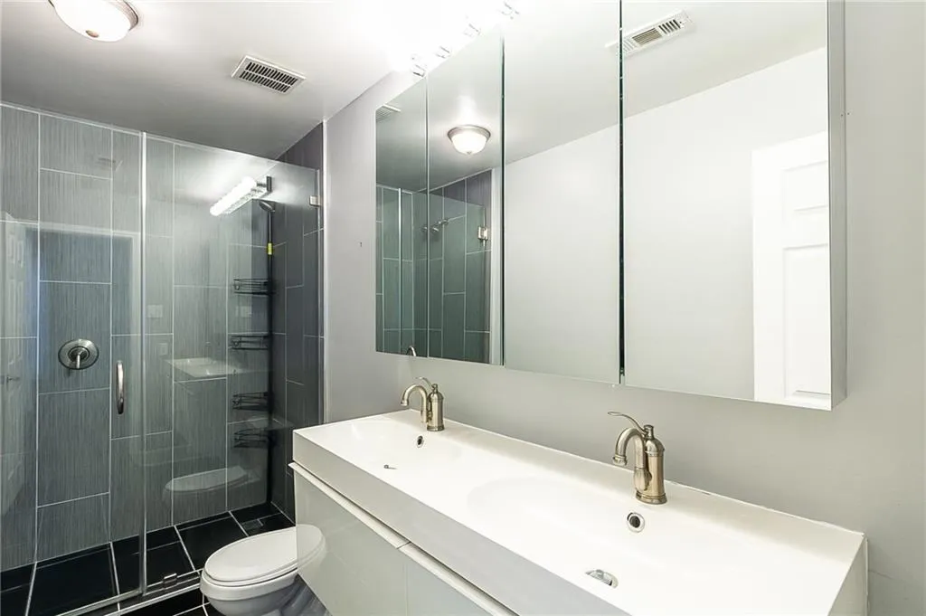 6980 Roswell Road Unit A4, Atlanta, Georgia 30328, 3 Bedrooms Bedrooms, ,2 BathroomsBathrooms,Residential,Sold,6980 Roswell Road Unit A4,6986744