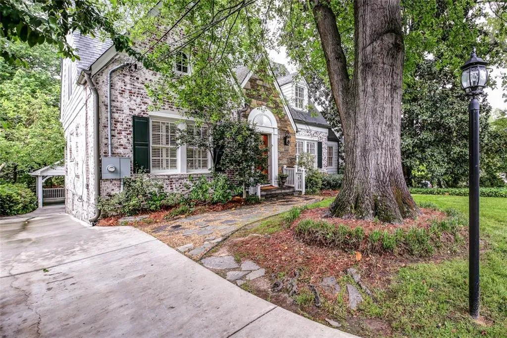 542 E Wesley Road Ne, Atlanta, Georgia 30305, 3 Bedrooms Bedrooms, ,3 BathroomsBathrooms,Residential,Sold,542 E Wesley Road Ne,5838488