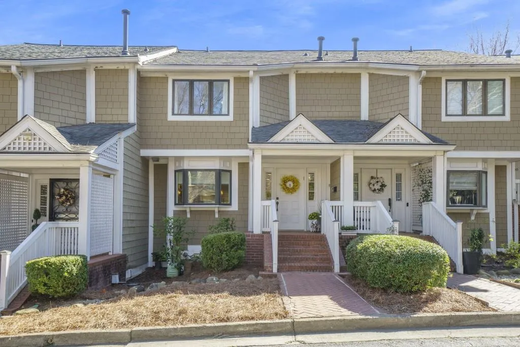 Gorgeous Updated Townhome nestled in the heart of Buckhead!