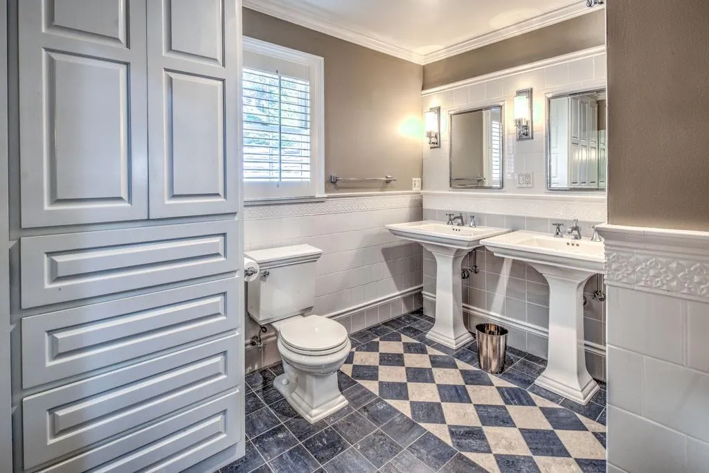 776 Wellesley Drive Nw, Atlanta, Georgia 30305, 4 Bedrooms Bedrooms, ,3 BathroomsBathrooms,Residential,For Sale,776 Wellesley Drive Nw,7622528